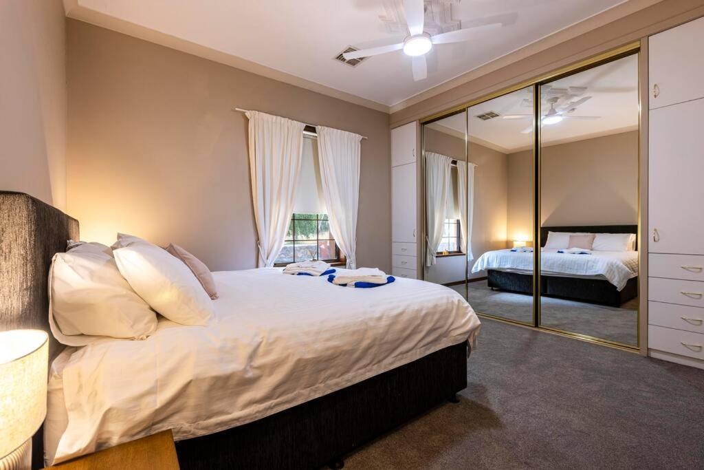 4 Bedroom Barossa Home with Large Garden and Pool