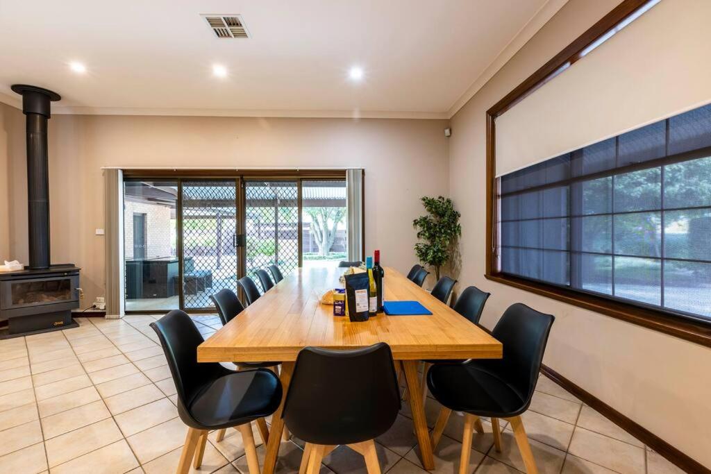 4 Bedroom Barossa Home with Large Garden and Pool