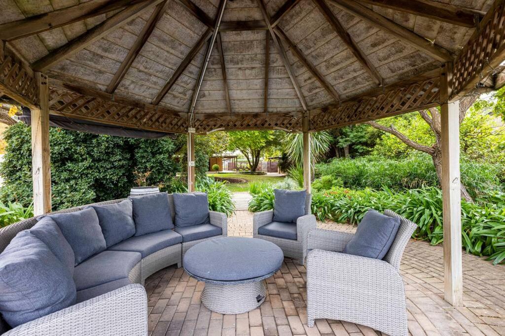 4 Bedroom Barossa Home with Large Garden and Pool