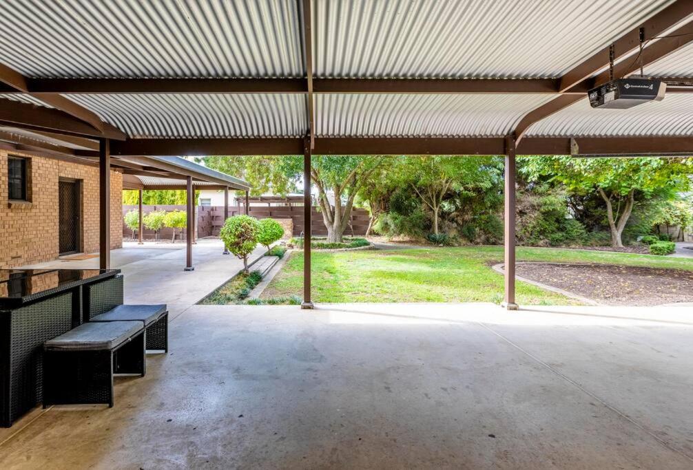 4 Bedroom Barossa Home with Large Garden and Pool