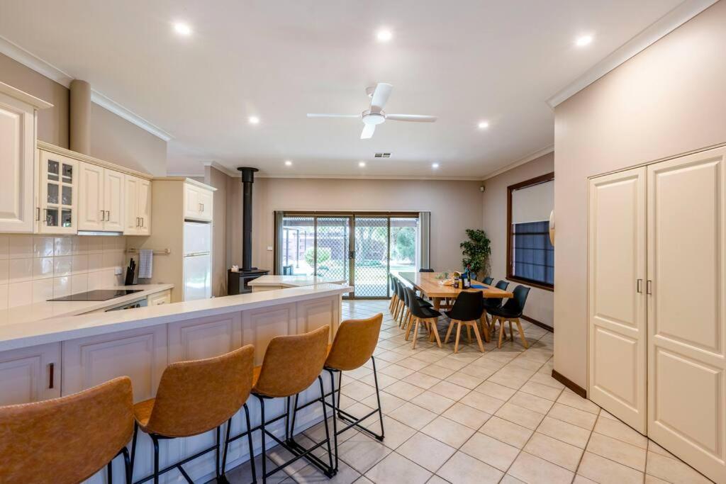4 Bedroom Barossa Home with Large Garden and Pool