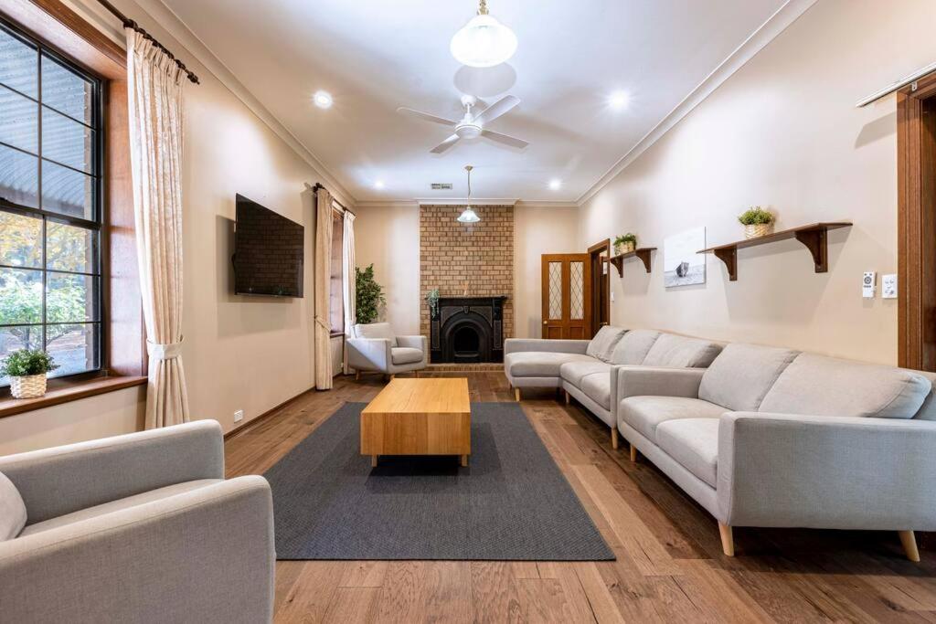 4 Bedroom Barossa Home with Large Garden and Pool