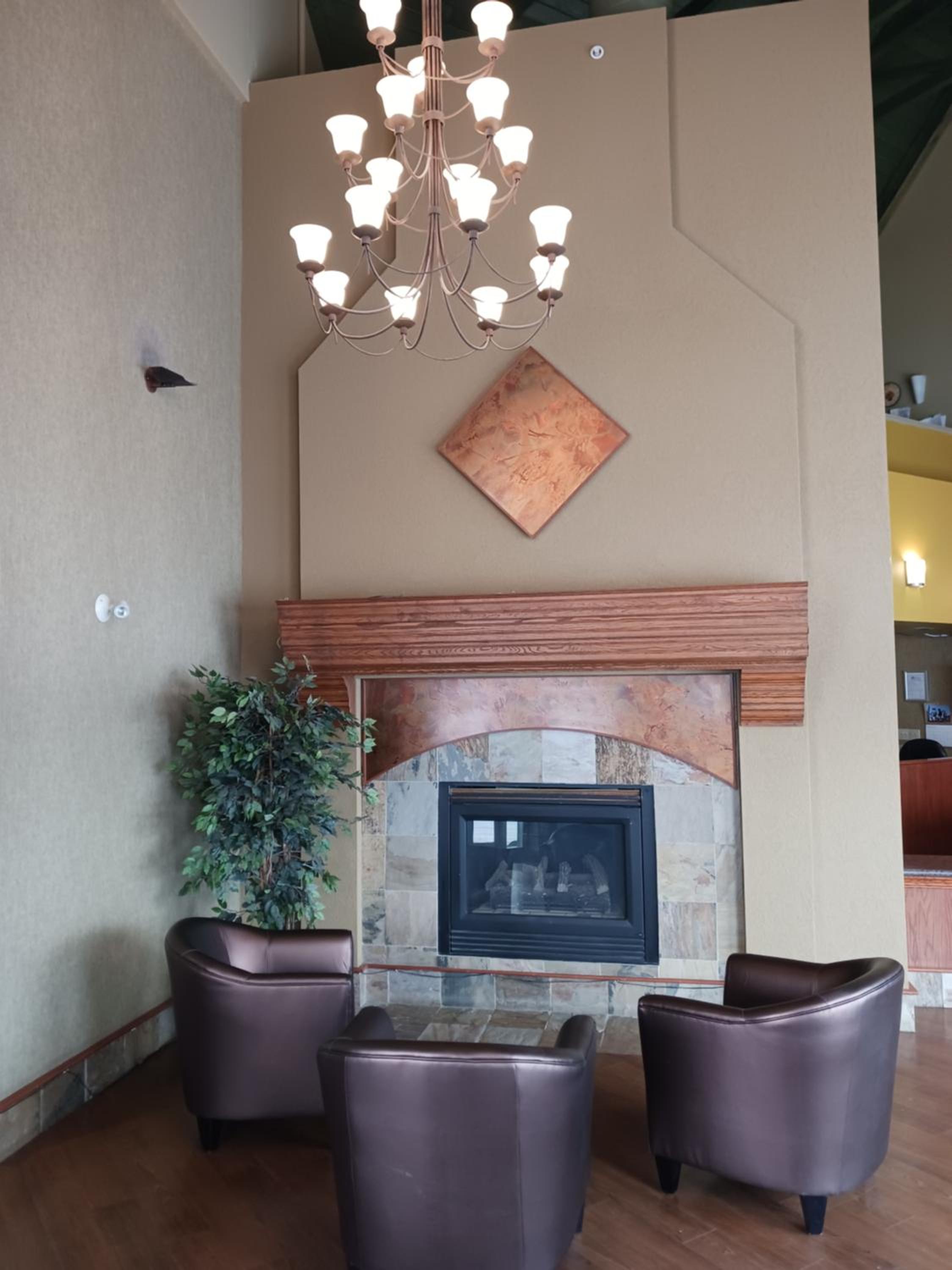 Hinton Vacations - Lakeview Inns  Suites - Hinton - Property Image 4
