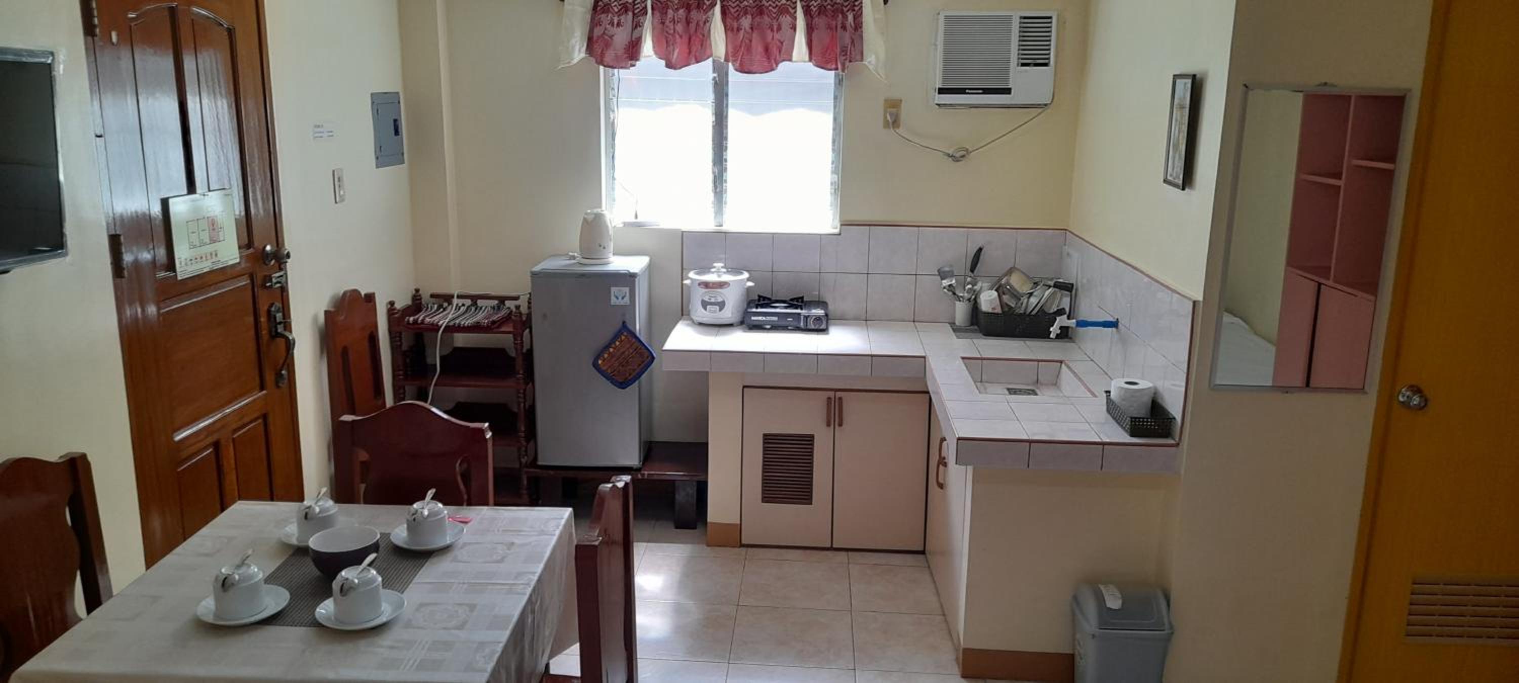 CORALYN'S PLACE Family of 4 view 4
