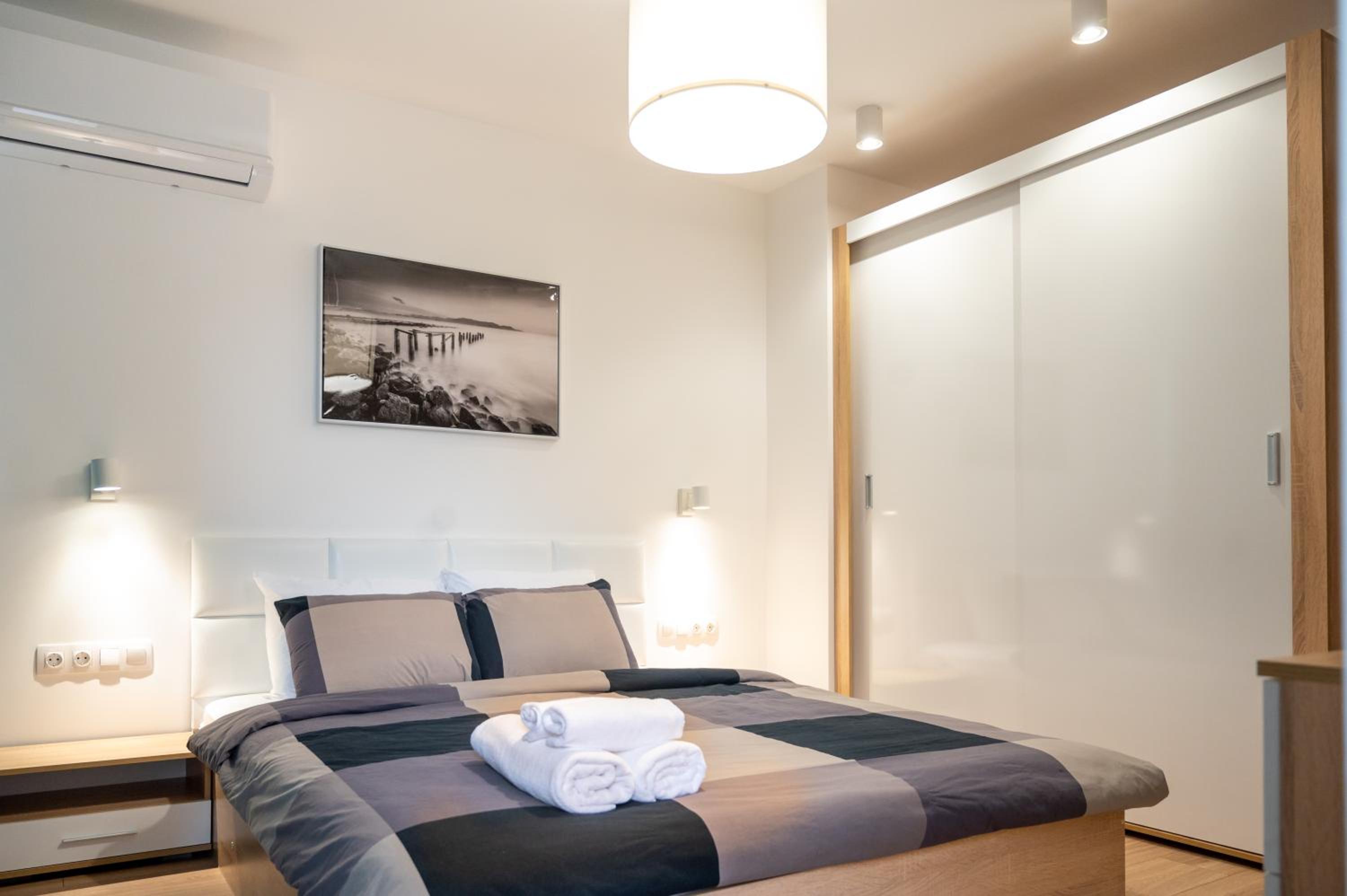 Modern and Cozy 1BDR Apartment in the City Center