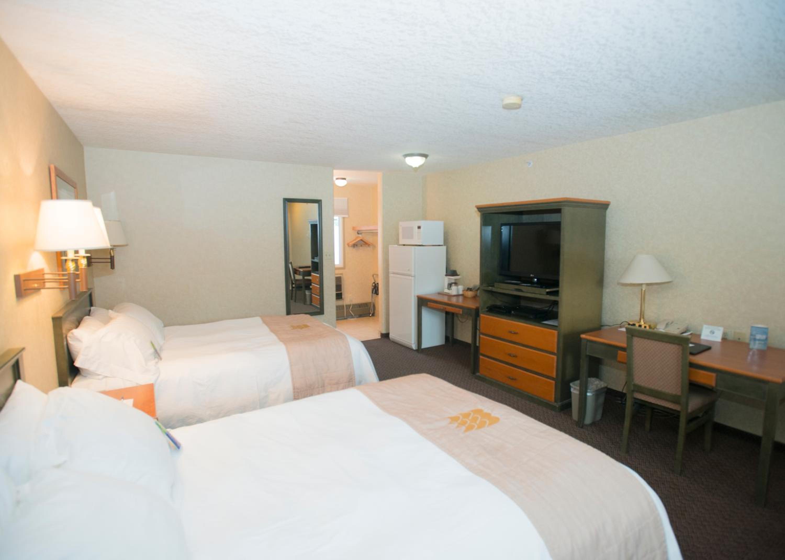Hinton Vacations - Lakeview Inns  Suites - Hinton - Property Image 3