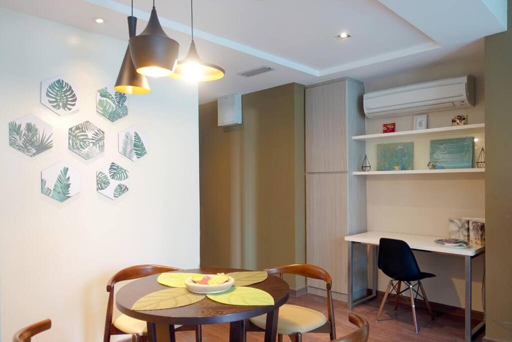 Deluxe 2-bedroom & 2 bathroom corner oasis at Riverson SOHO opposite Imago Shopping Mall photo 3