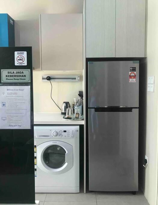 Deluxe 2-bedroom & 2 bathroom corner oasis at Riverson SOHO opposite Imago Shopping Mall photo 7