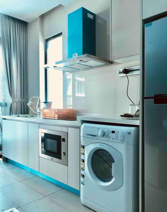 Deluxe 2-bedroom & 2 bathroom corner oasis at Riverson SOHO opposite Imago Shopping Mall photo 6