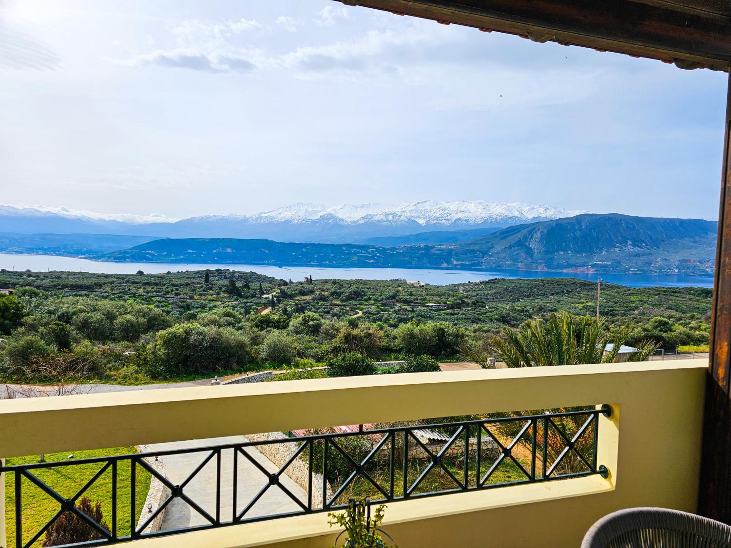 Villa Aitheras with sea views and garden