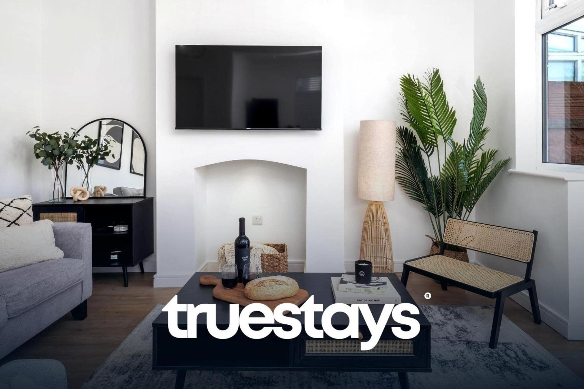 Haydon House by Truestays - NEW 4 Bedroom House in Stoke-on-Trent view 3