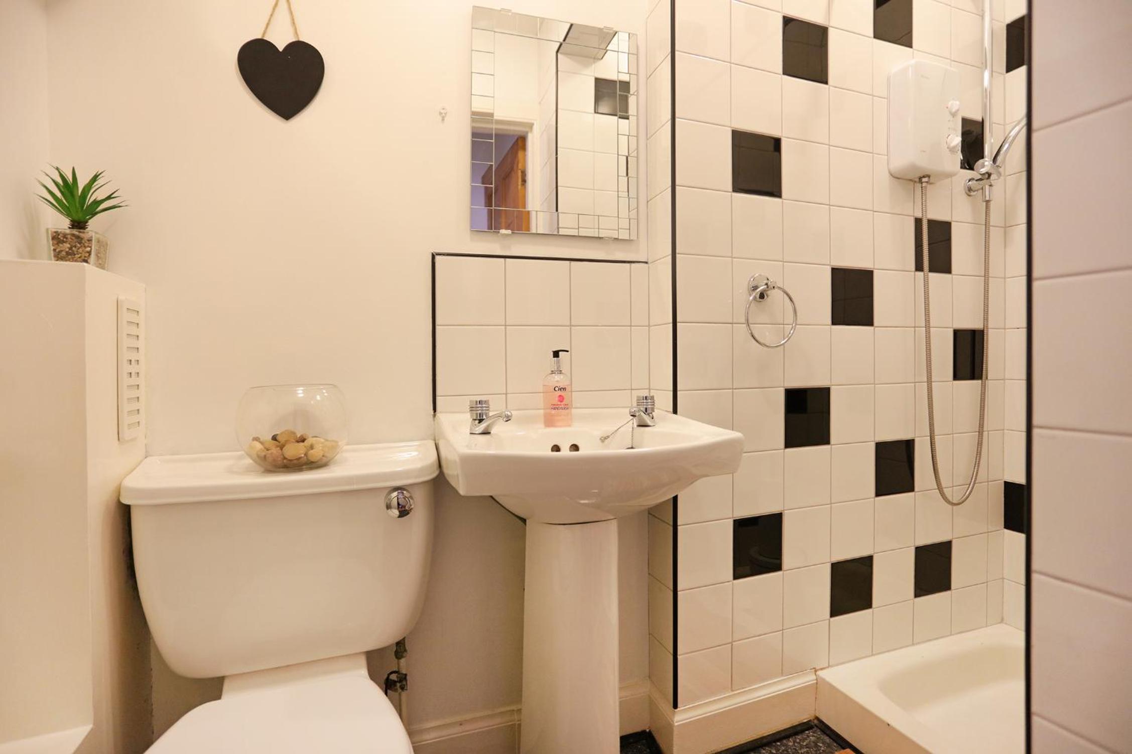 Dalmeny Street Apartment view 5