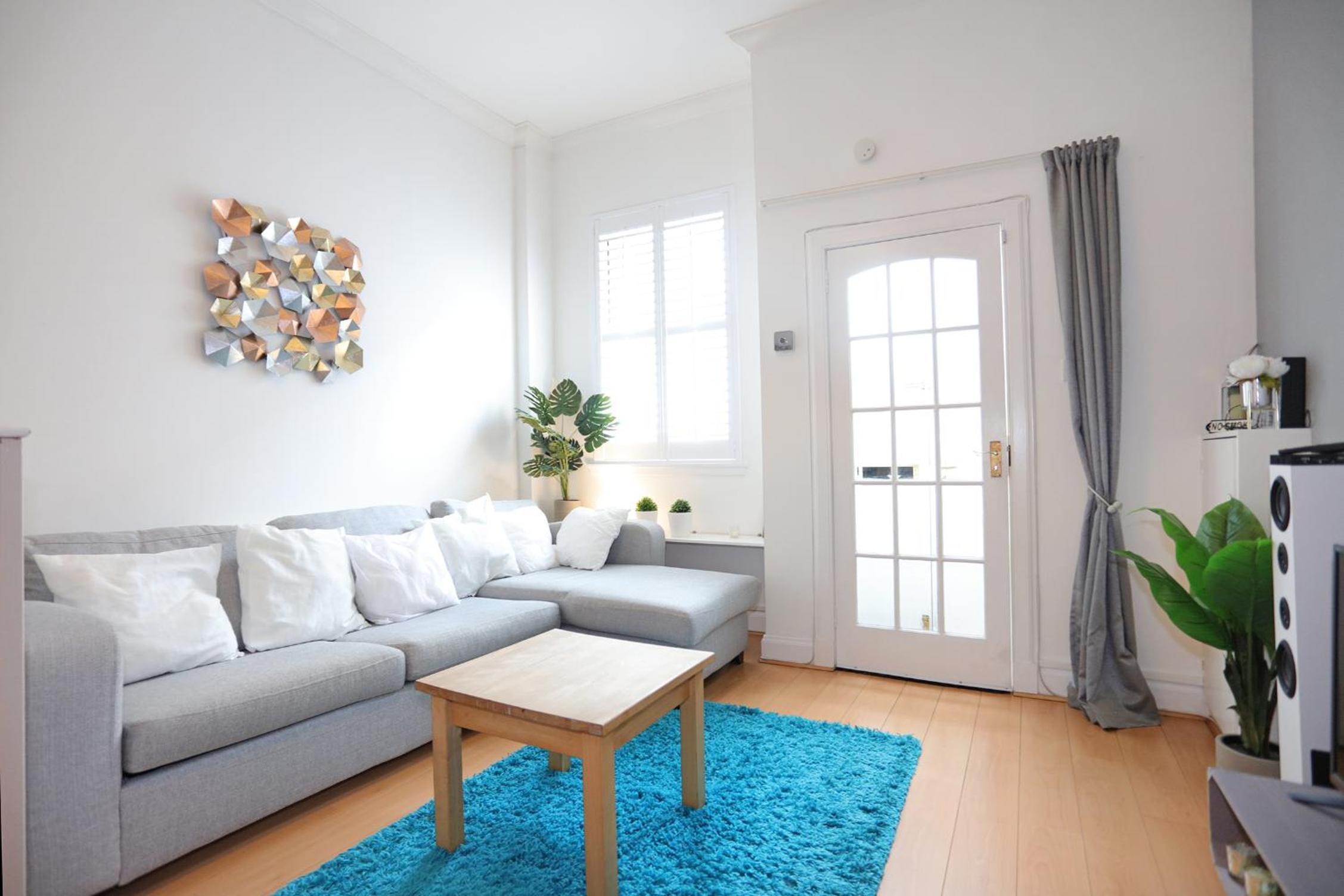 Dalmeny Street Apartment view 3