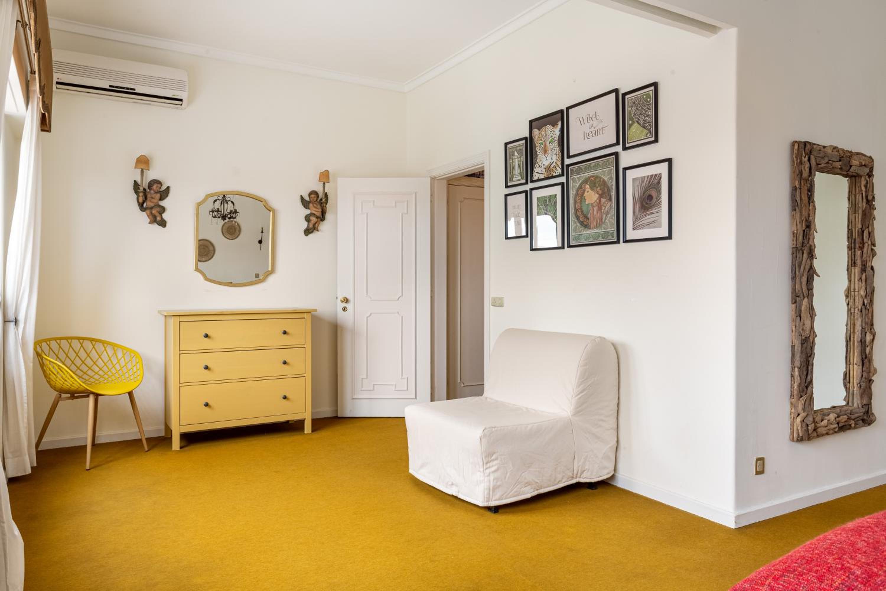 JOIVY Vintage flat with terrace view 2