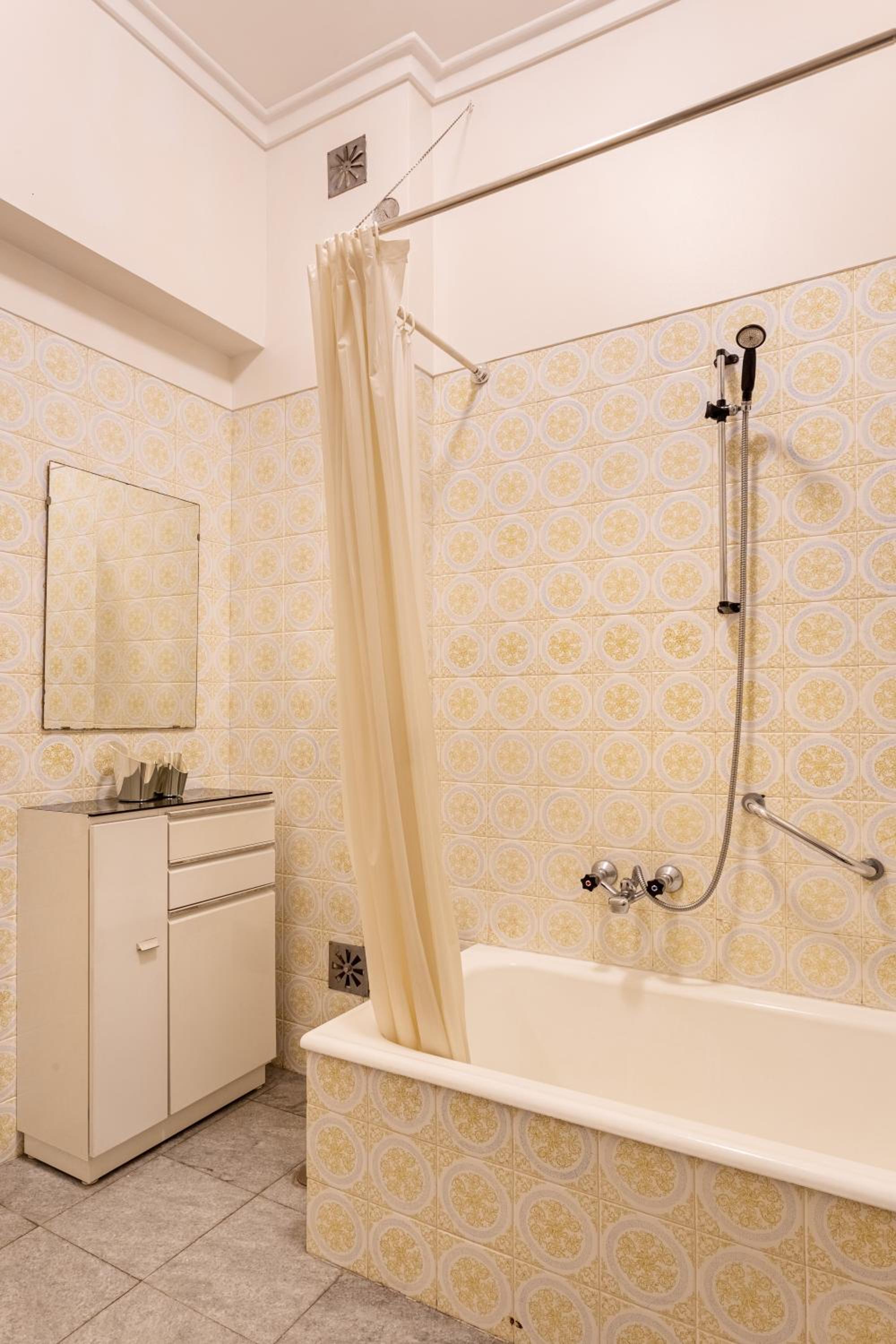 JOIVY Vintage flat with terrace view 5