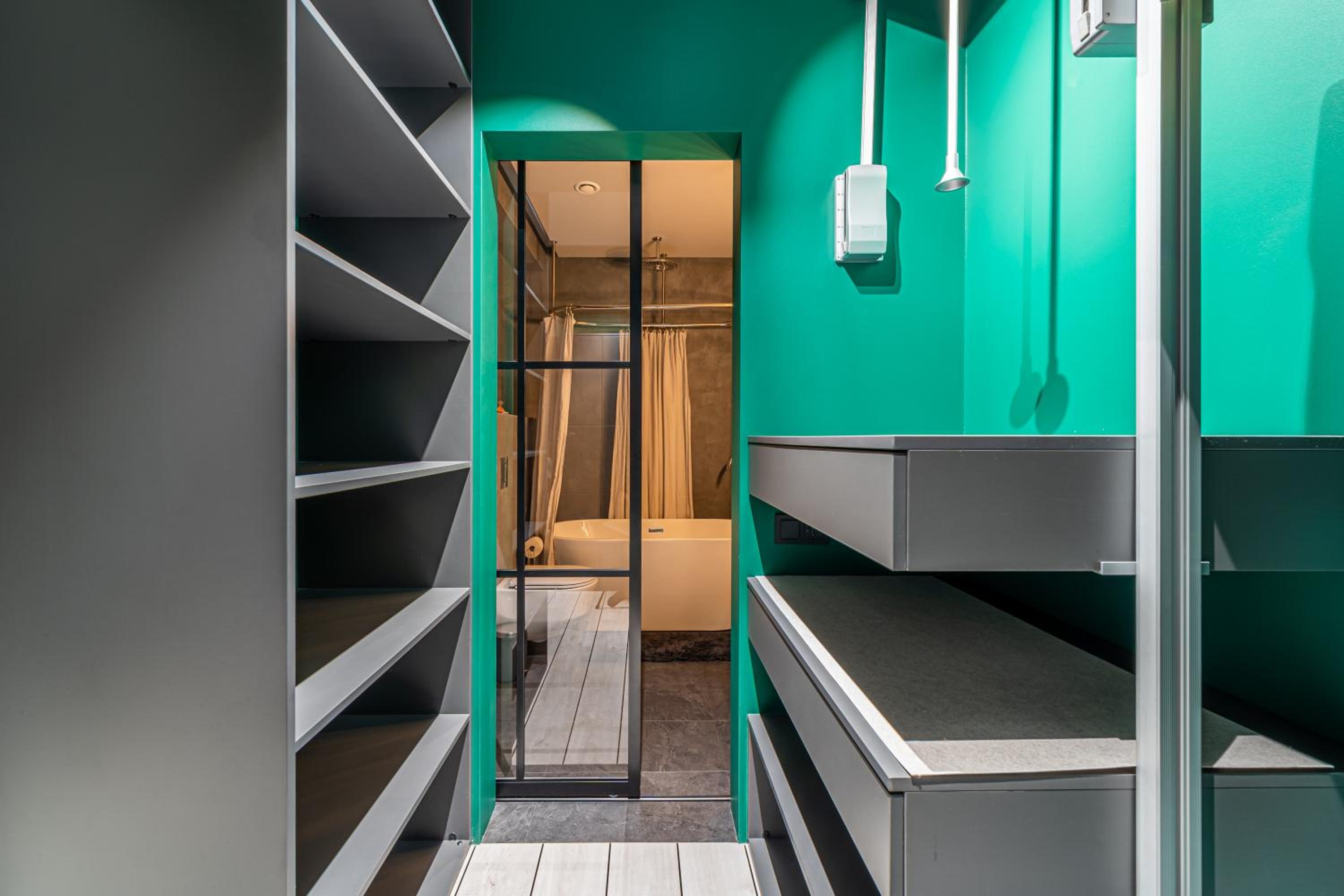 Lofts & Rosegold Luxury Stay in Elegant 1BR with Balcony in Riga Center