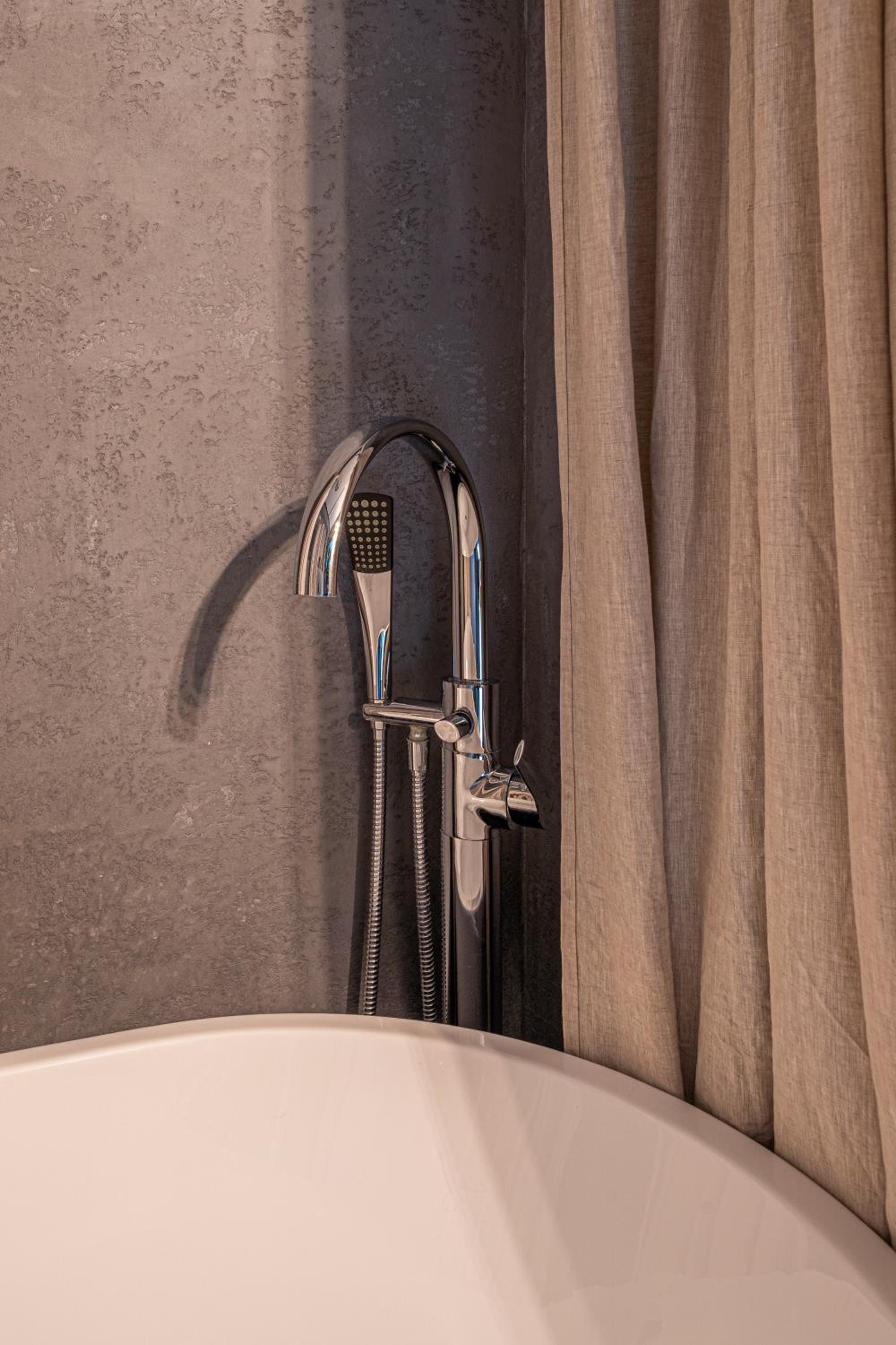 Lofts & Rosegold Luxury Stay in Elegant 1BR with Balcony in Riga Center