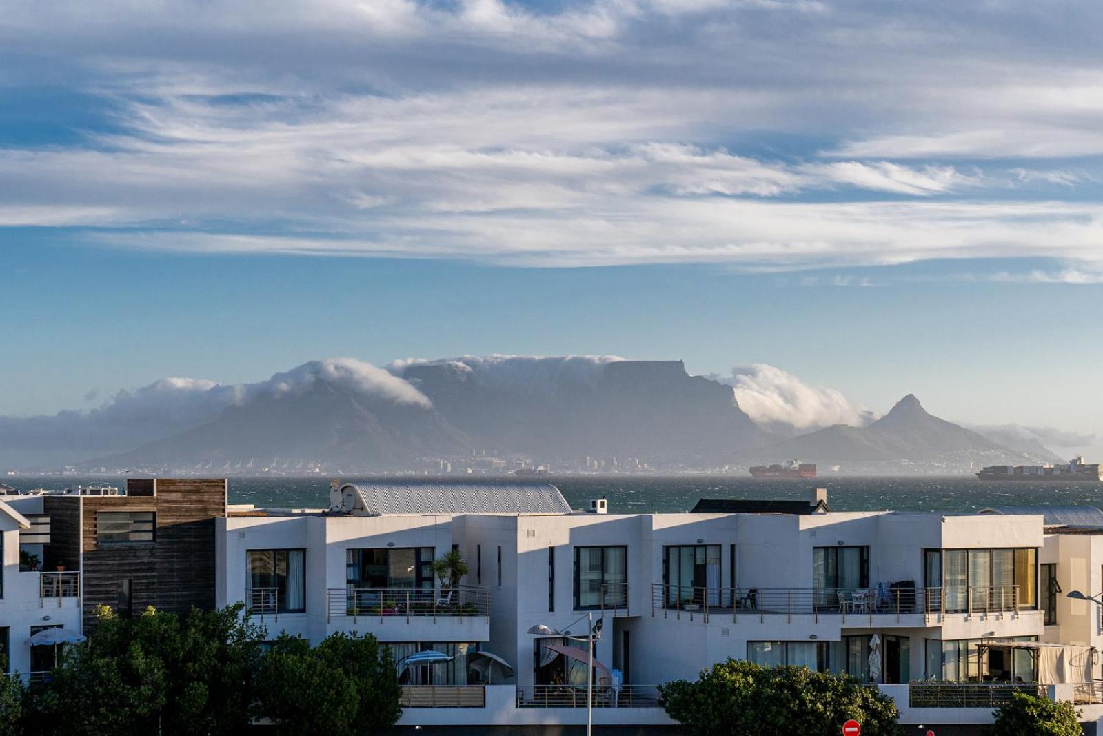 Panoramic Ocean View Beachfront Top floor 2 bed, Big Bay- 212 Eden on the Bay view 2