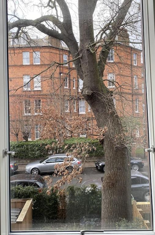 Five Star luxury one bed apartment in leafy West Hampstead