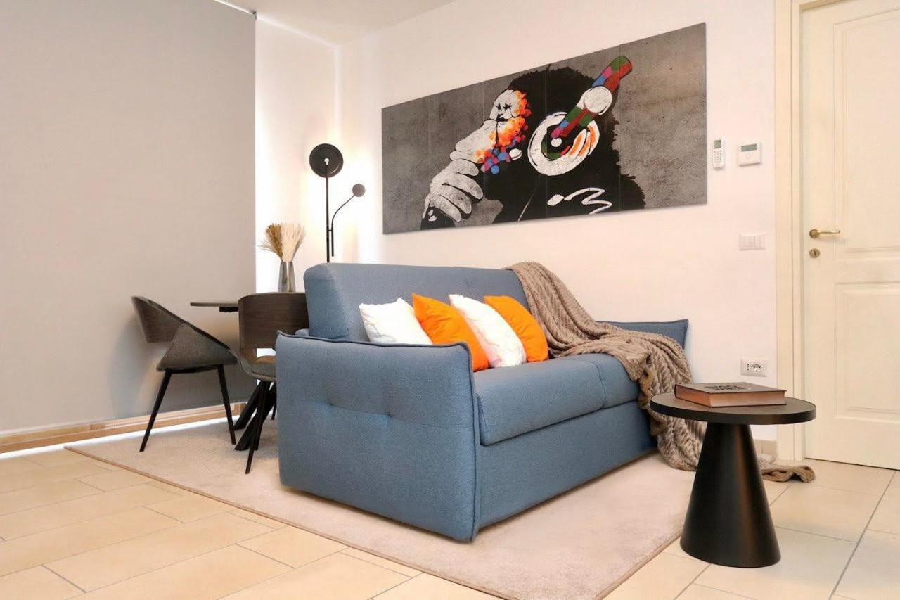 luxurious-Fully equipped & renovated-2Room Suite-Elevator-Quite area-Secure Parking