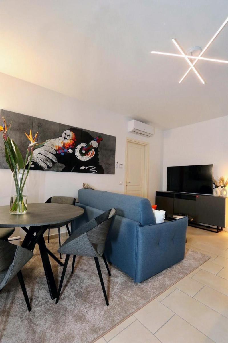luxurious-Fully equipped & renovated-2Room Suite-Elevator-Quite area-Secure Parking