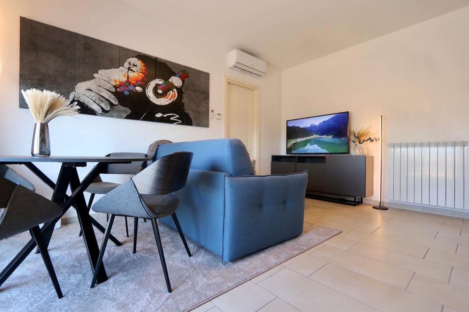 luxurious-Fully equipped & renovated-2Room Suite-Elevator-Quite area-Secure Parking