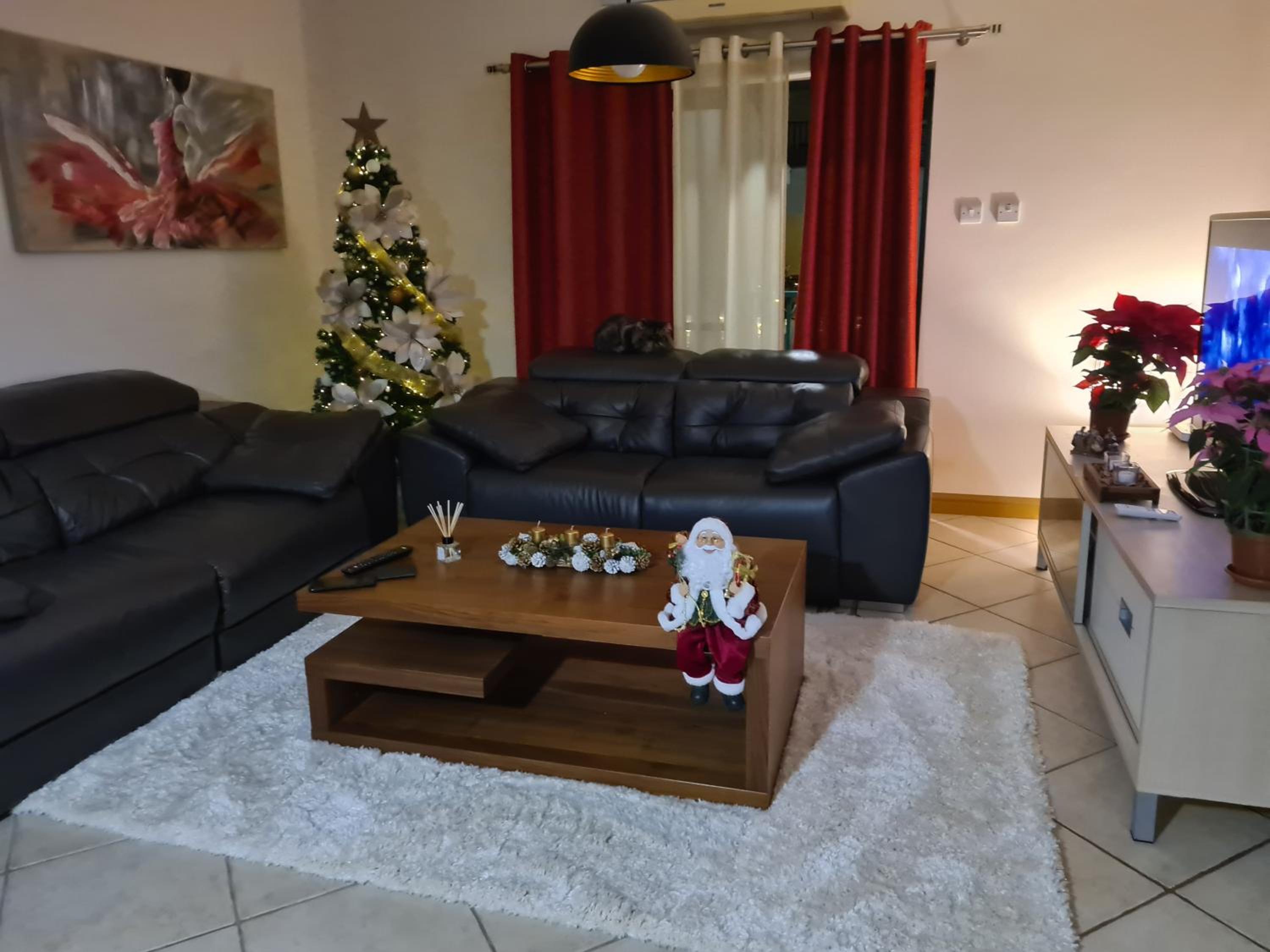 Beautiful Central Apartment with Pool photo 2