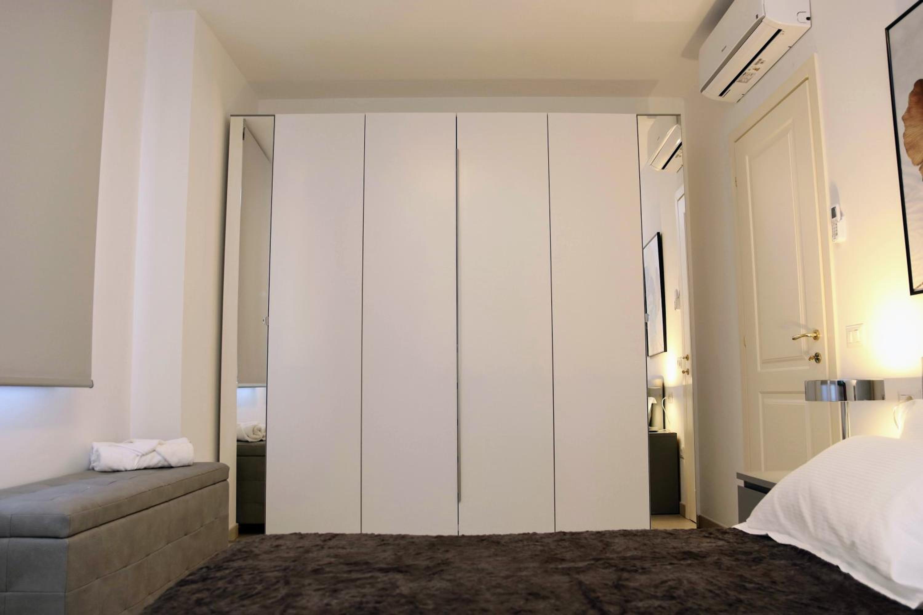 luxurious-Fully equipped & renovated-2Room Suite-Elevator-Quite area-Secure Parking