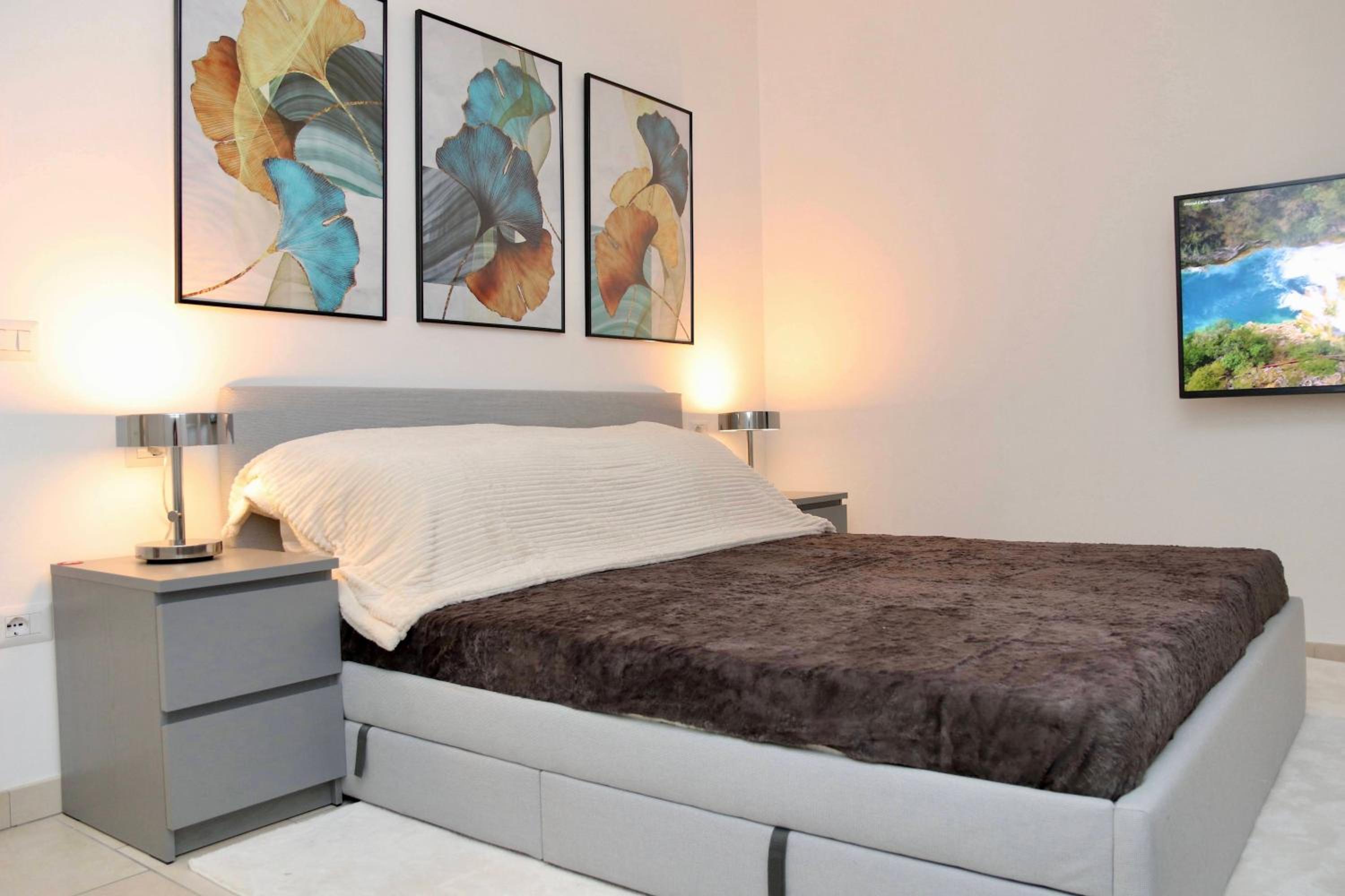 luxurious-Fully equipped & renovated-2Room Suite-Elevator-Quite area-Secure Parking