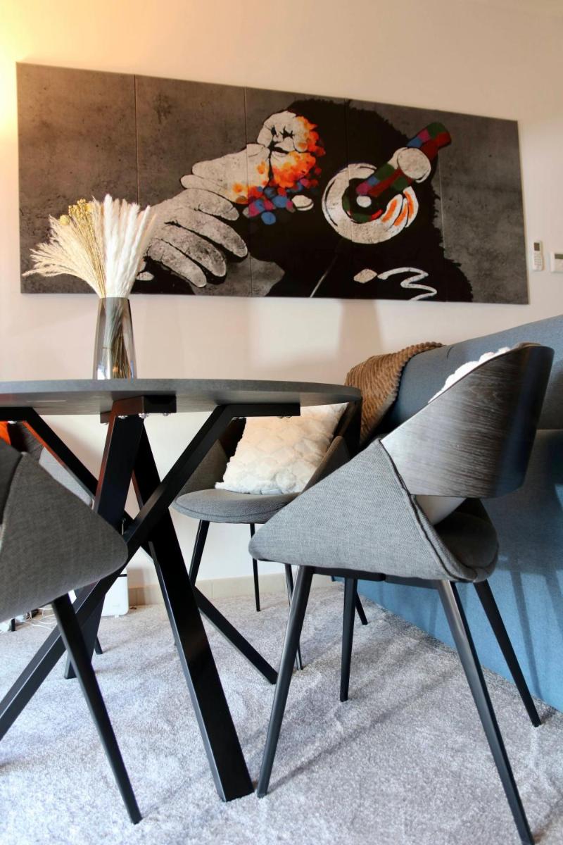 luxurious-Fully equipped & renovated-2Room Suite-Elevator-Quite area-Secure Parking