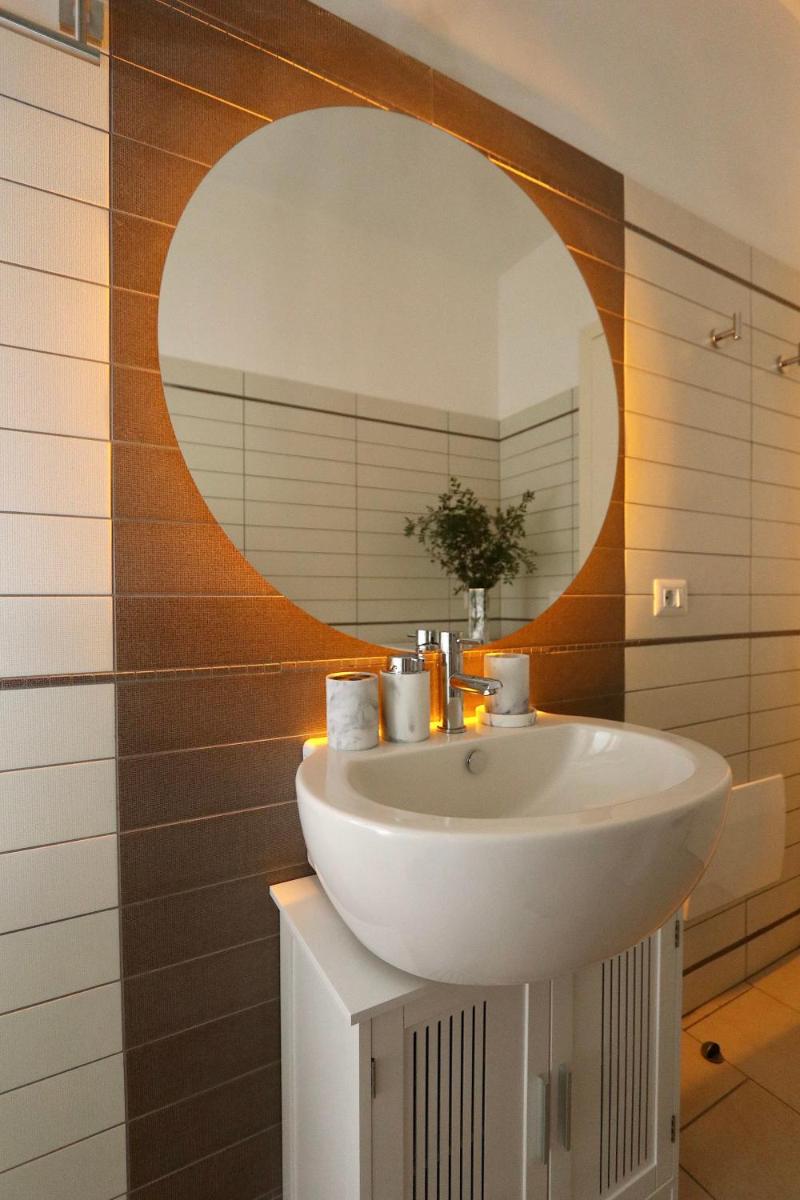 luxurious-Fully equipped & renovated-2Room Suite-Elevator-Quite area-Secure Parking