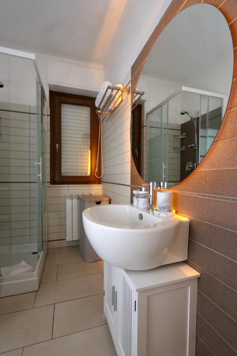 luxurious-Fully equipped & renovated-2Room Suite-Elevator-Quite area-Secure Parking