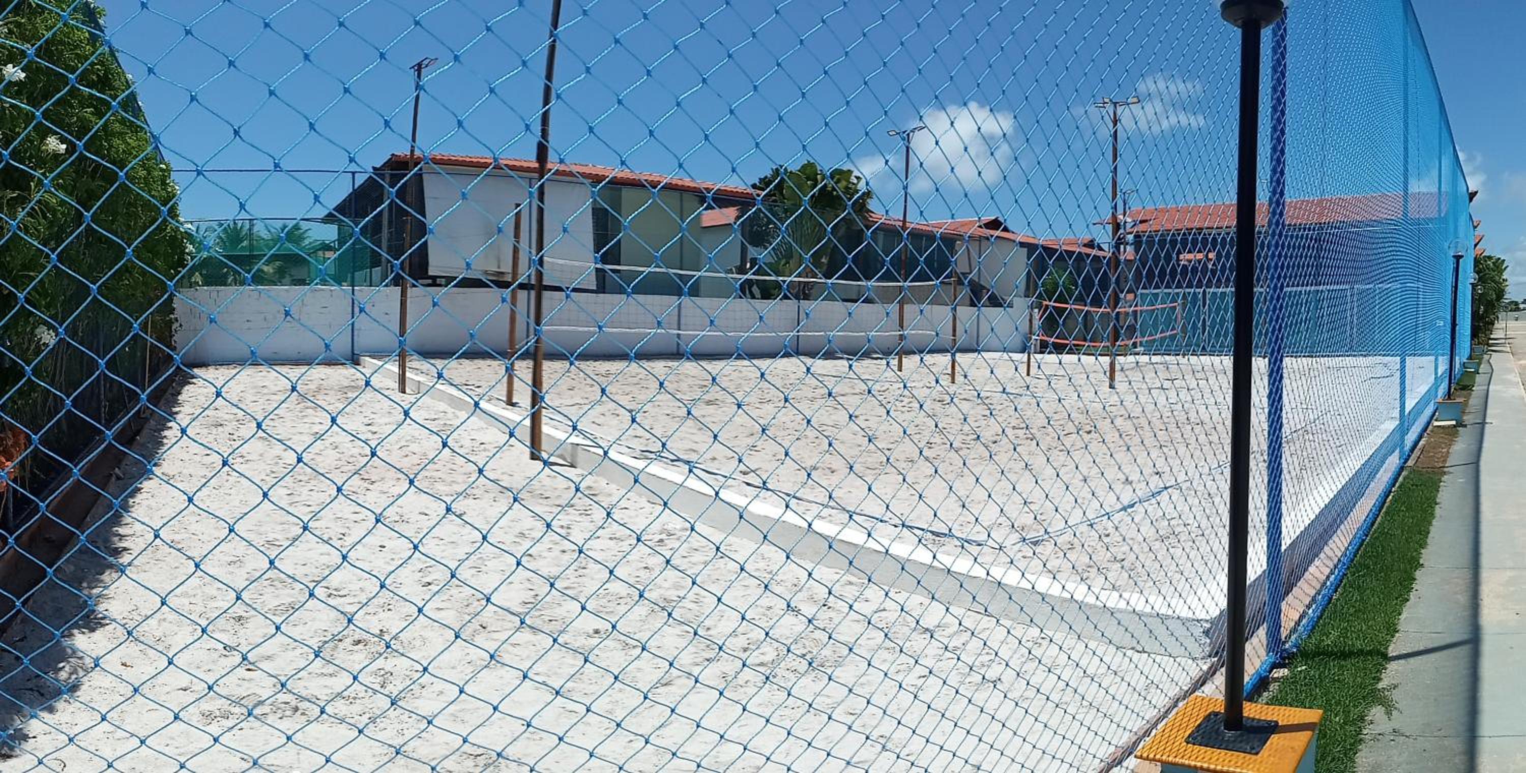 Linda casa com 5 quartos, a poucos metros da praia