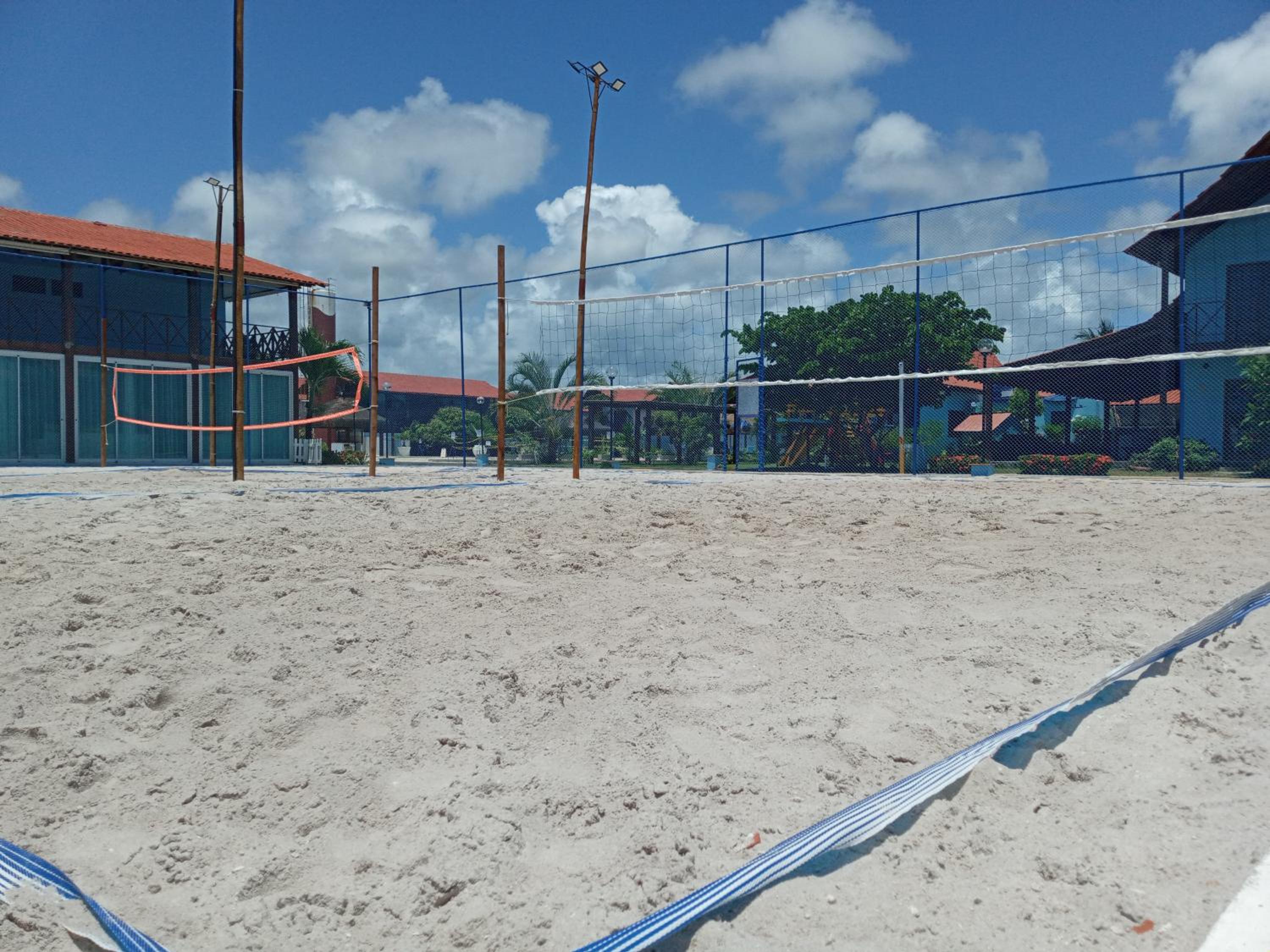 Linda casa com 5 quartos, a poucos metros da praia