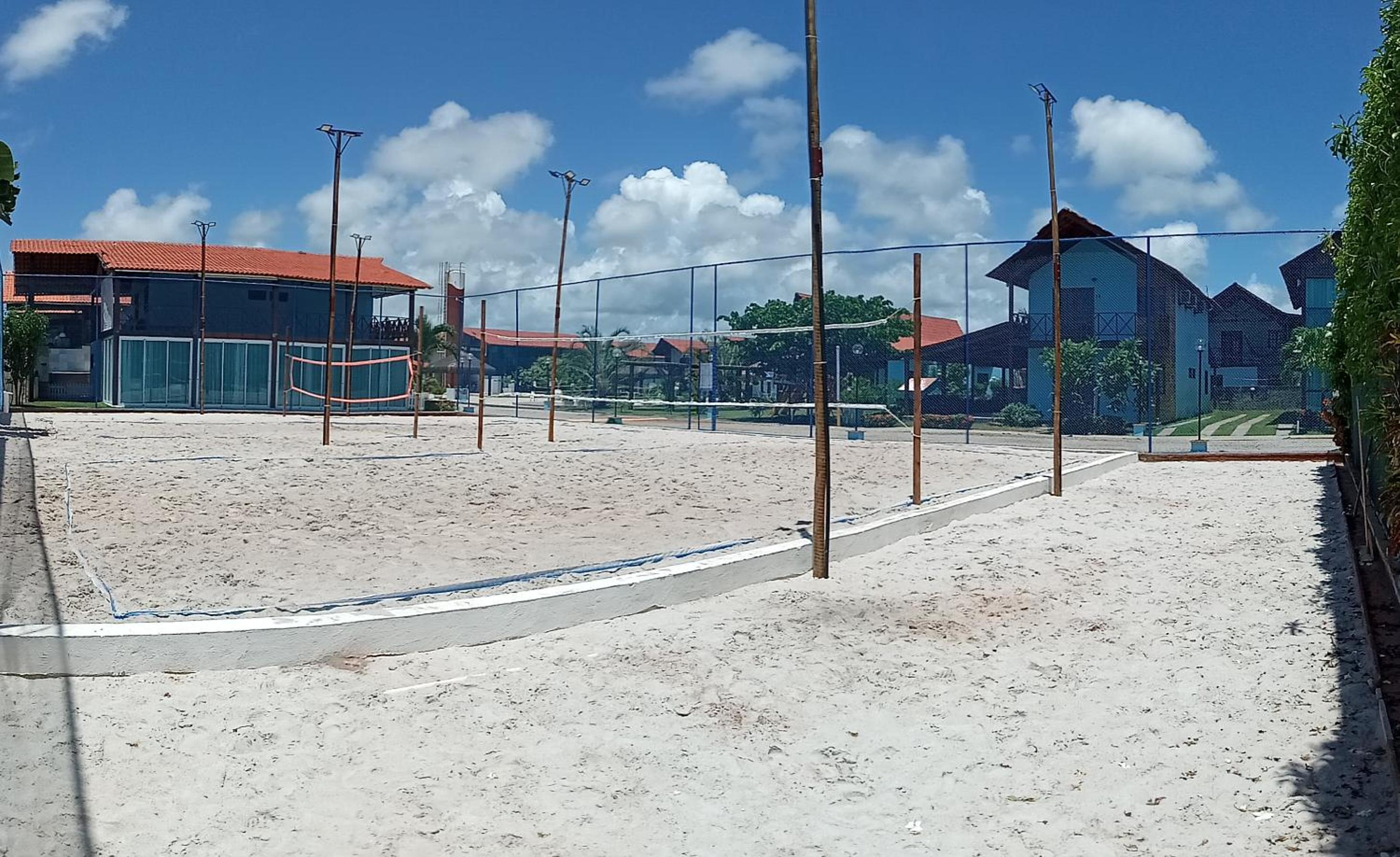 Linda casa com 5 quartos, a poucos metros da praia