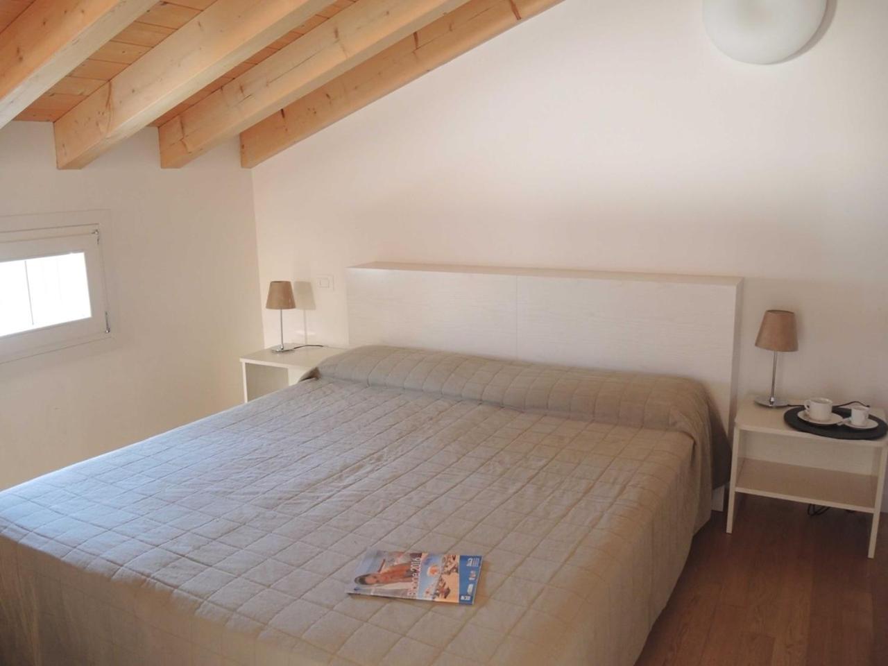 Bright apartment with swimming pool and solarium view 5
