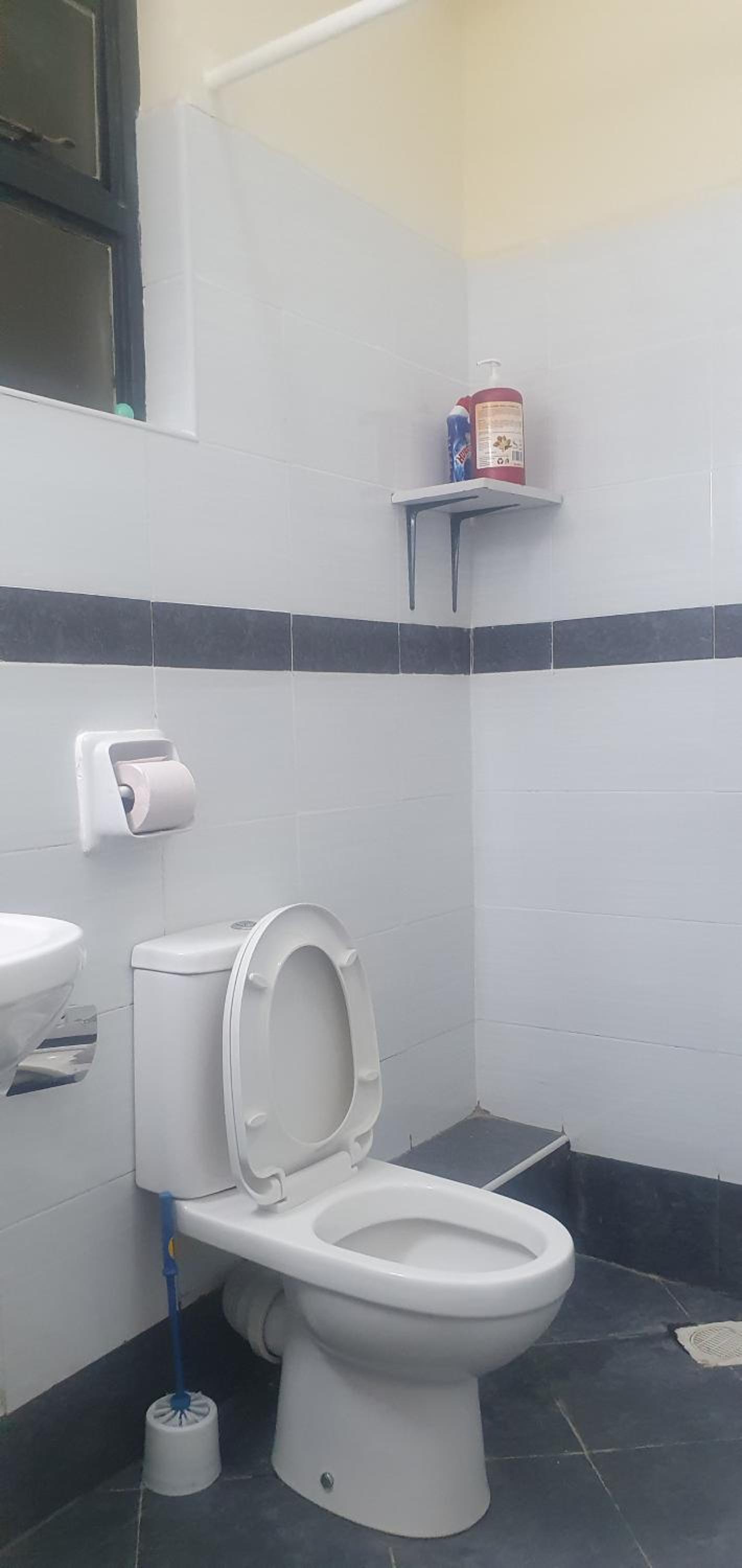 lovely modern 1,2 bedroom apartment in town view 3