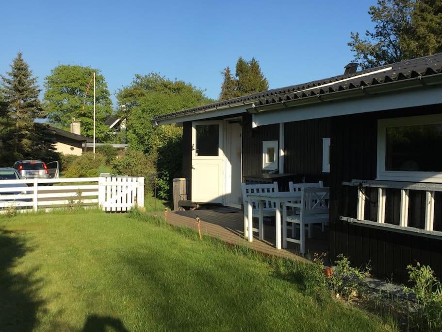 En perle af et sommerhus tæt på både strand og by view 3