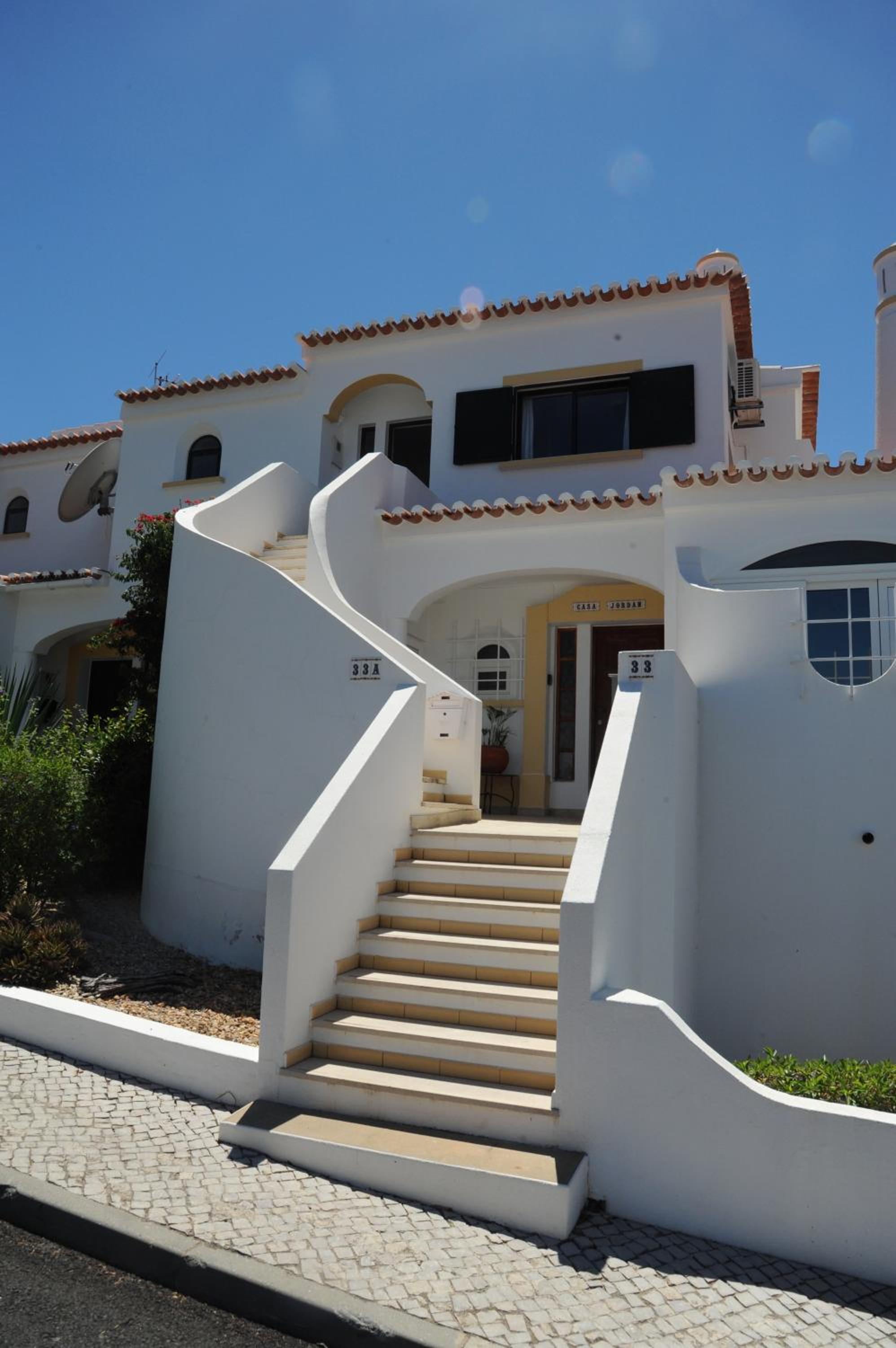 Renovated Vale do Milho Golf Apartment with sea view