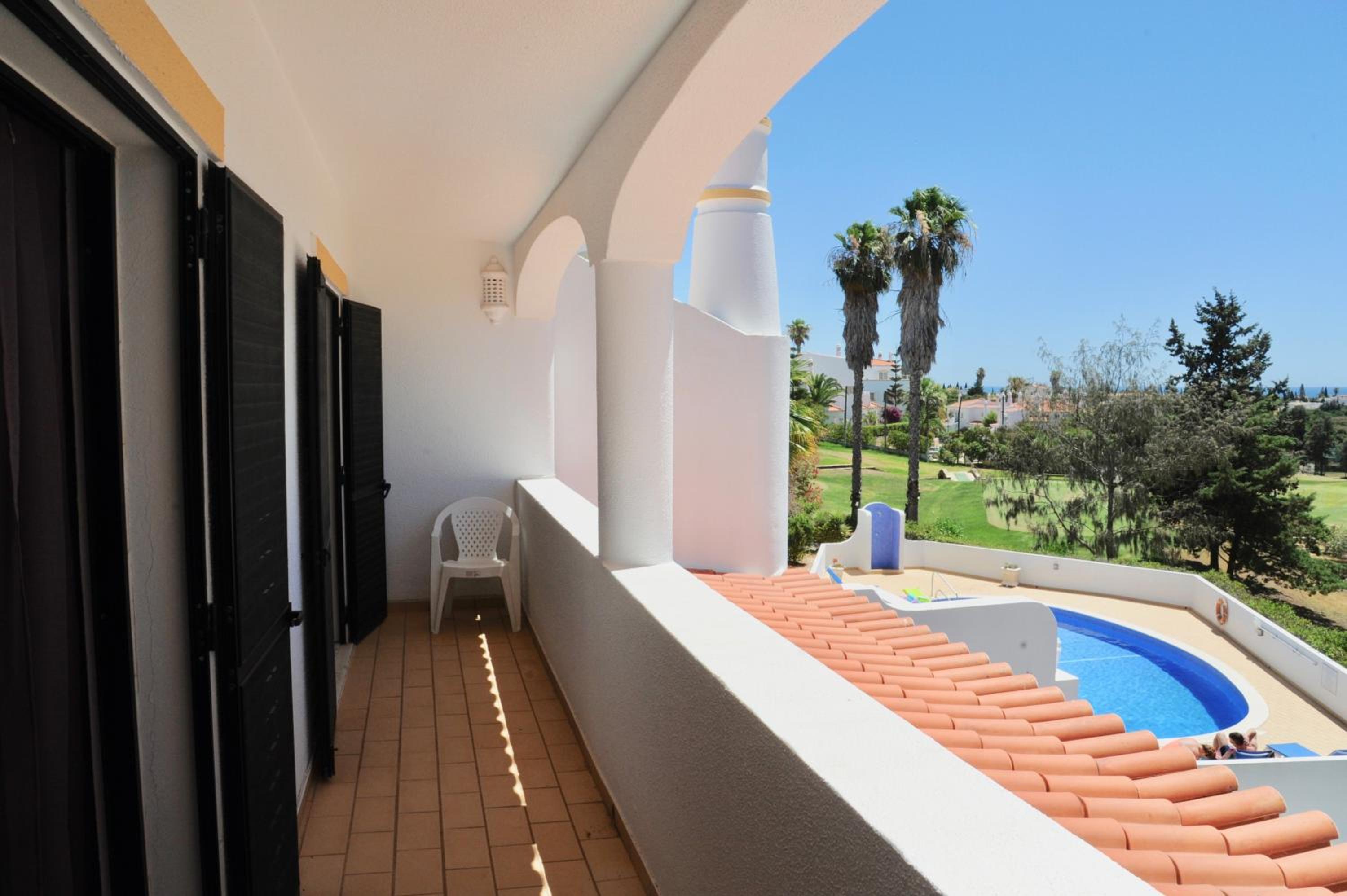 Renovated Vale do Milho Golf Apartment with sea view
