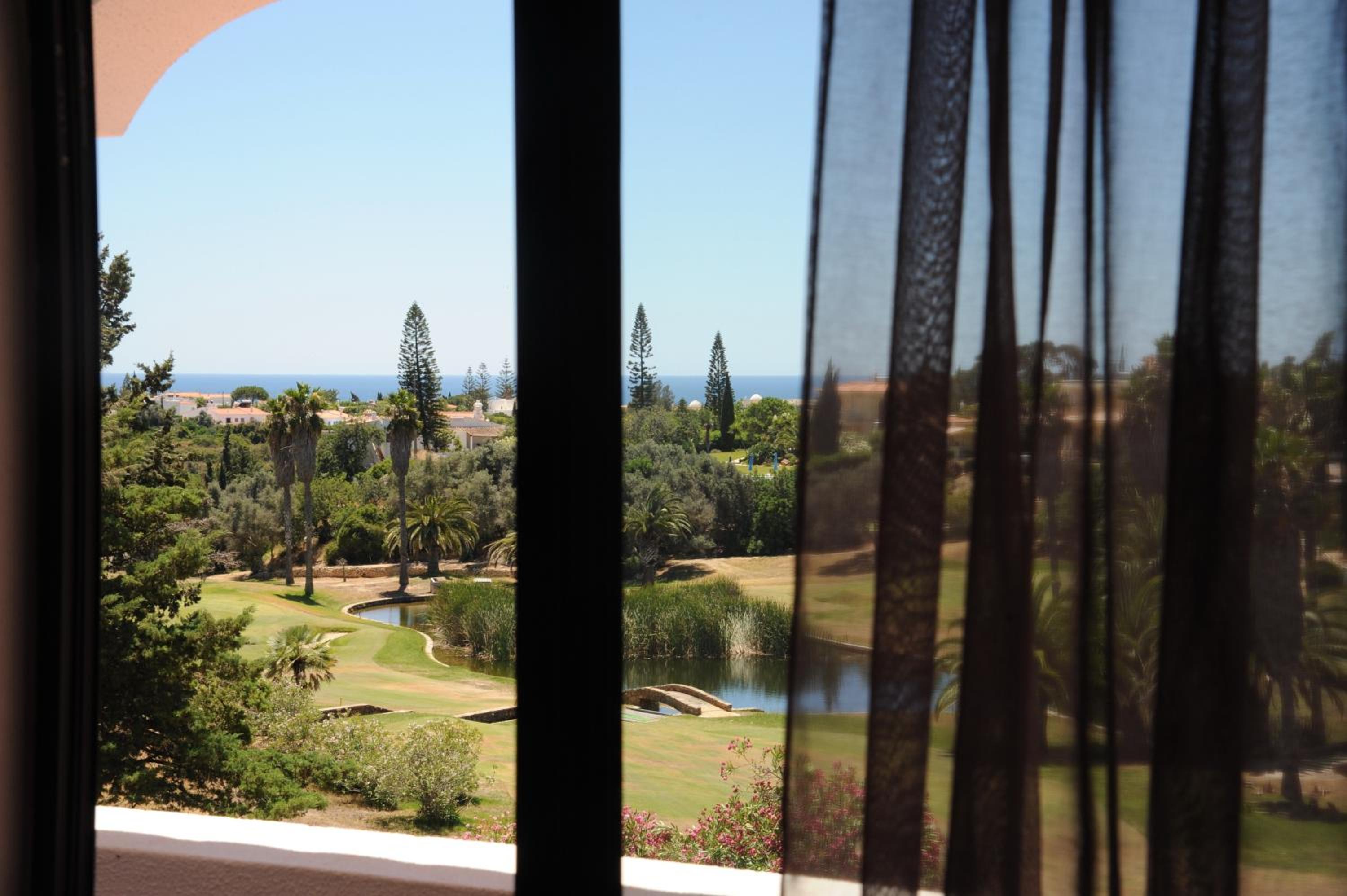Renovated Vale do Milho Golf Apartment with sea view
