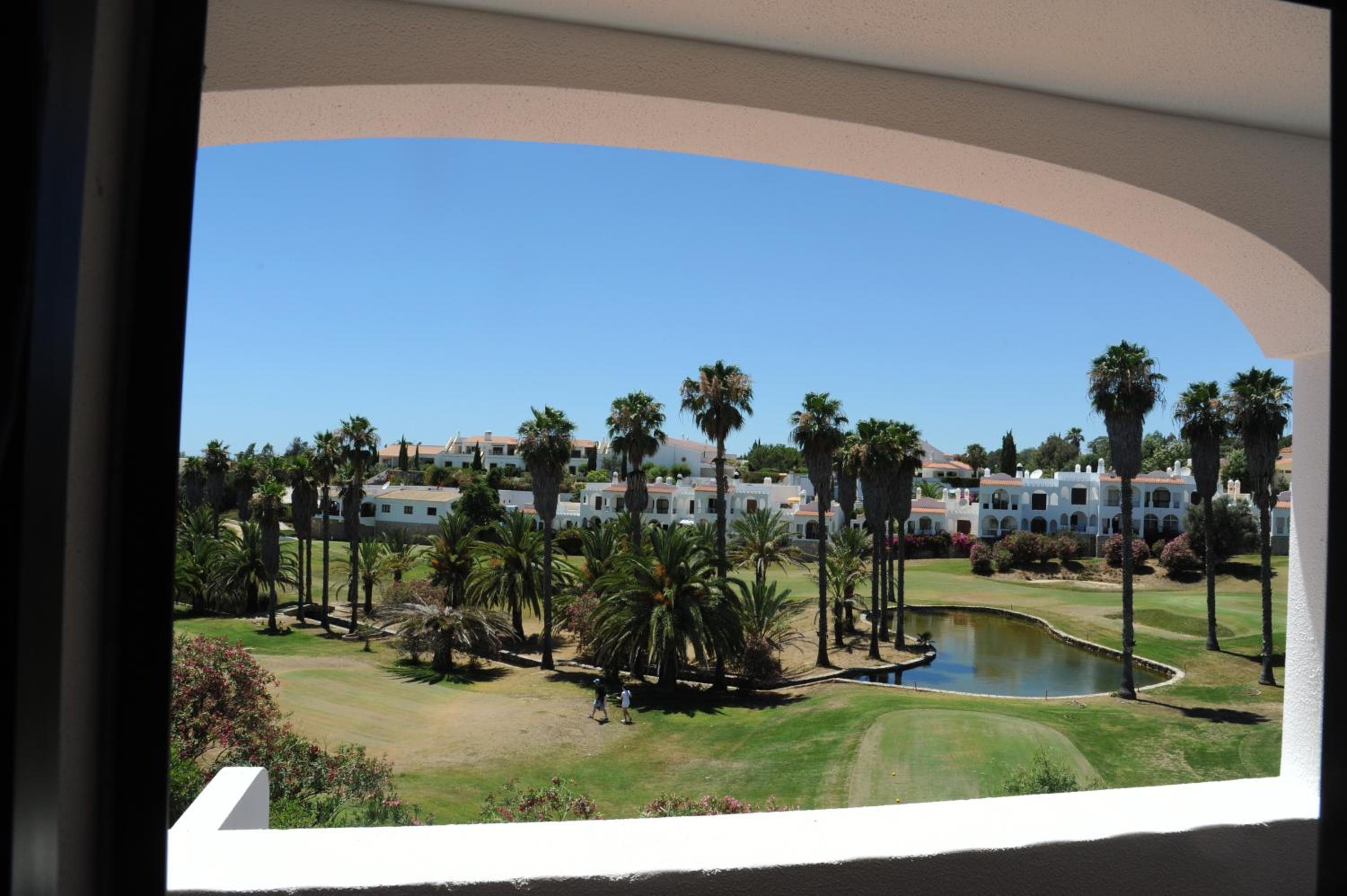 Renovated Vale do Milho Golf Apartment with sea view