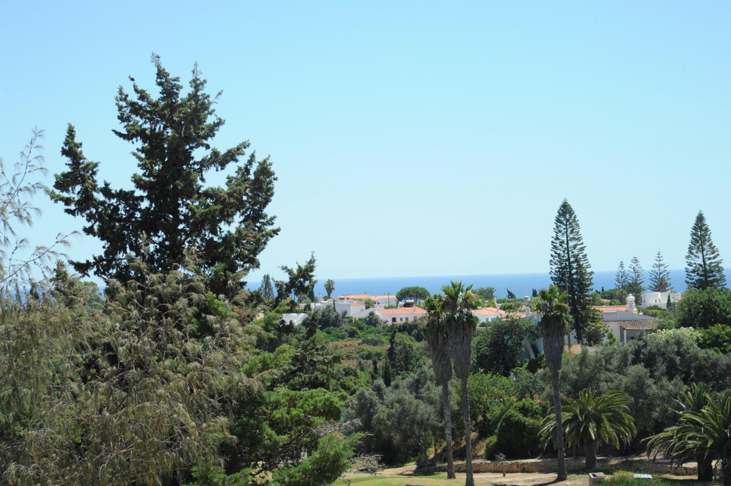 Renovated Vale do Milho Golf Apartment with sea view