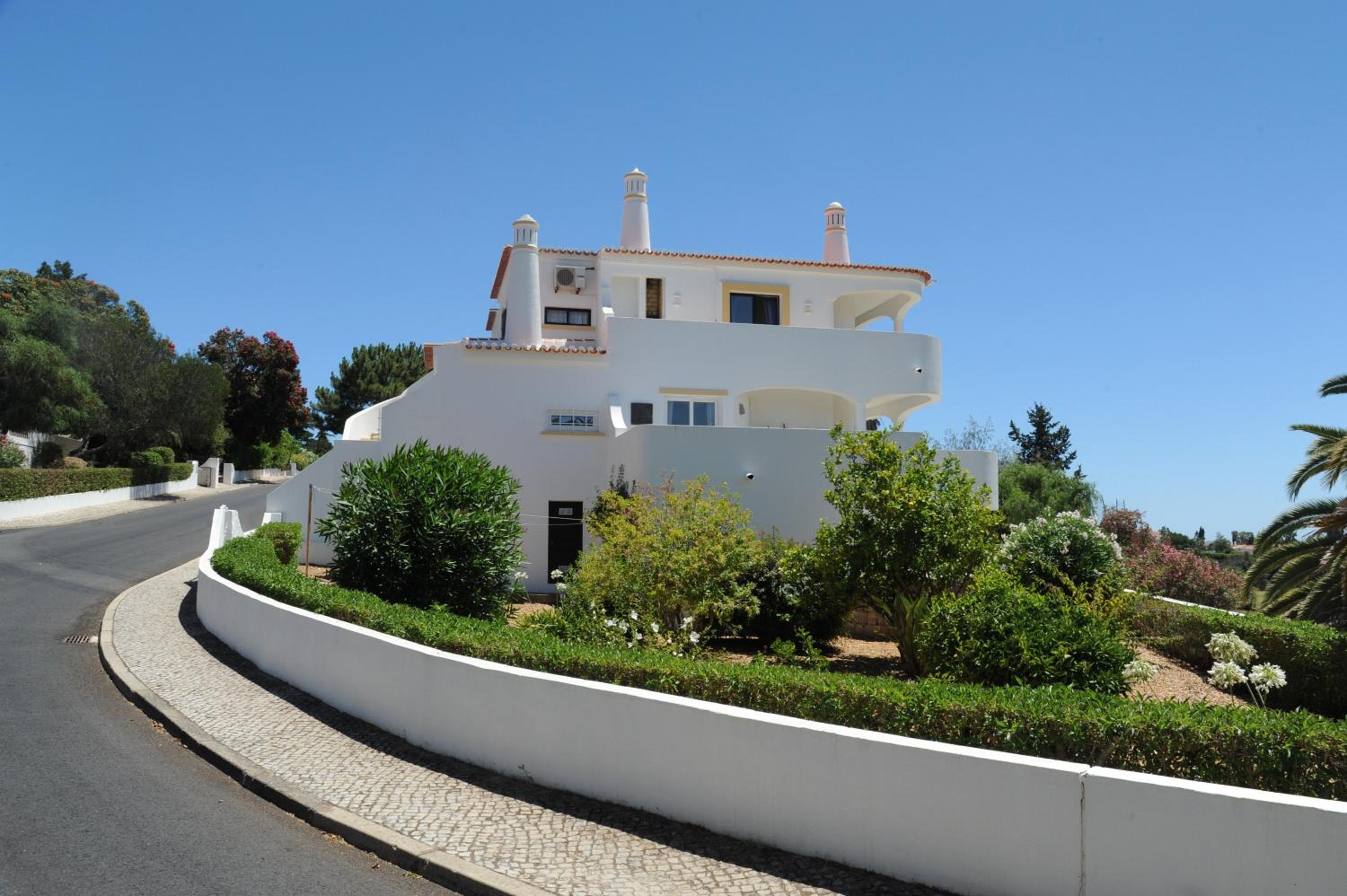 Renovated Vale do Milho Golf Apartment with sea view