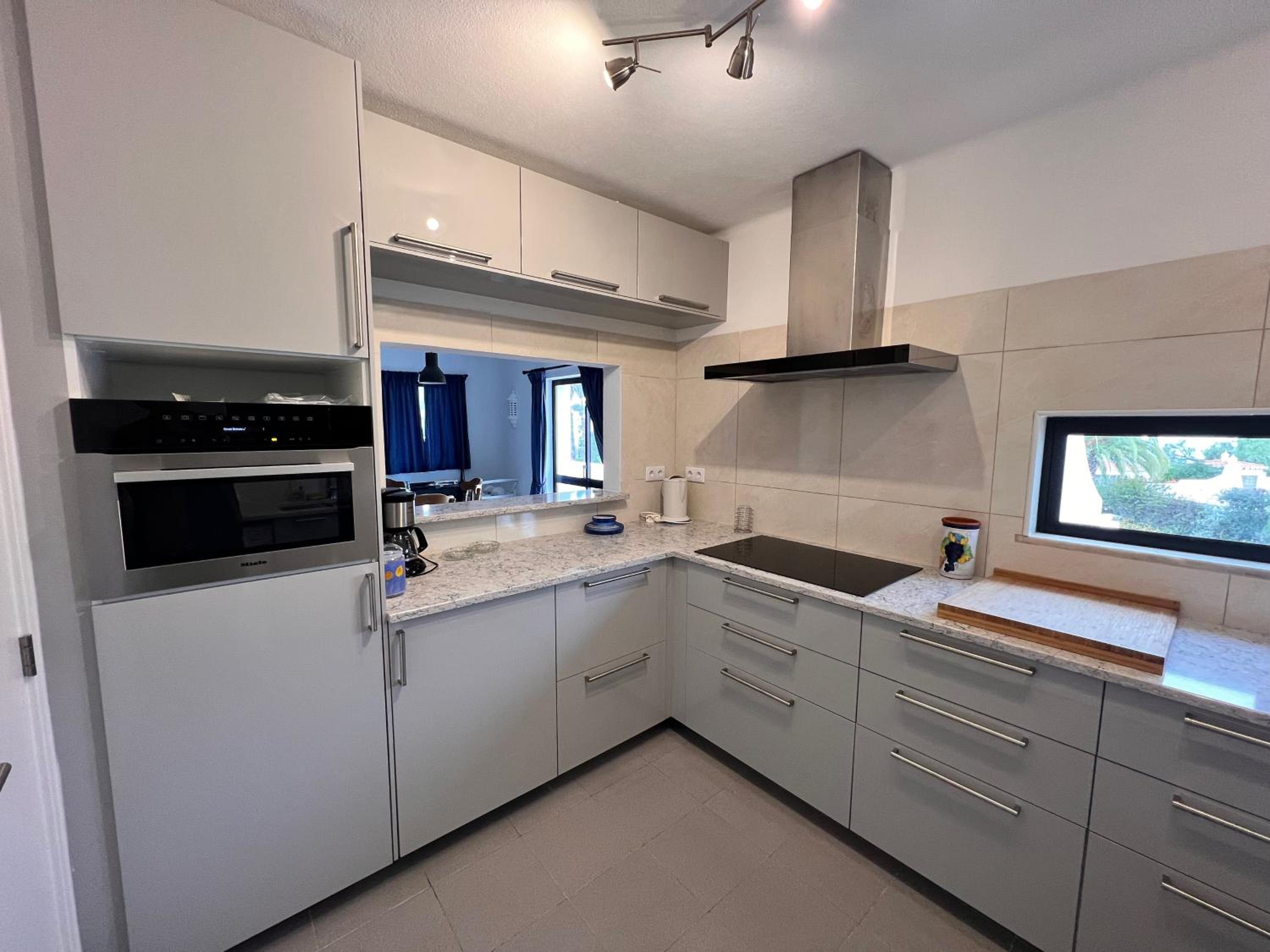 Renovated Vale do Milho Golf Apartment with sea view