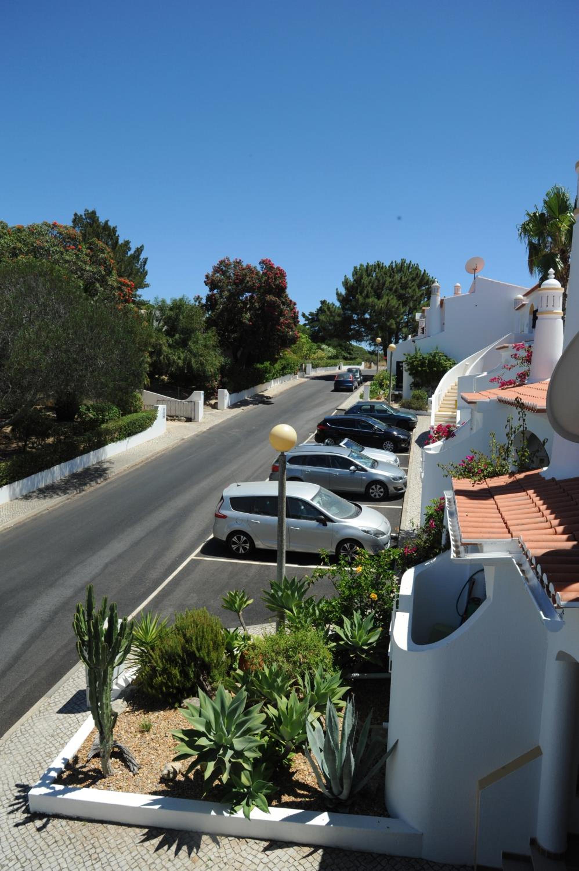 Renovated Vale do Milho Golf Apartment with sea view