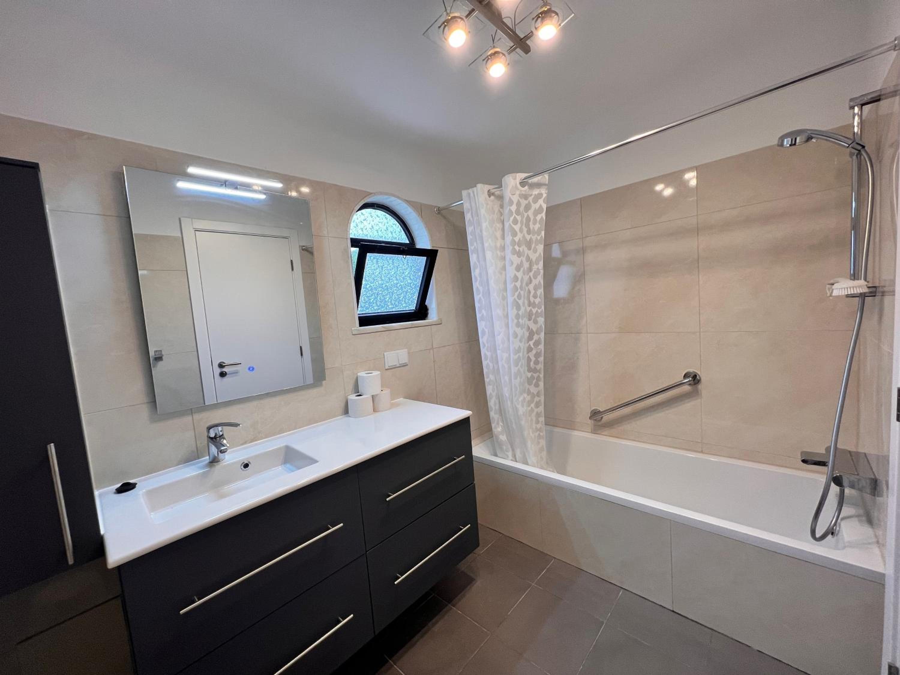 Renovated Vale do Milho Golf Apartment with sea view