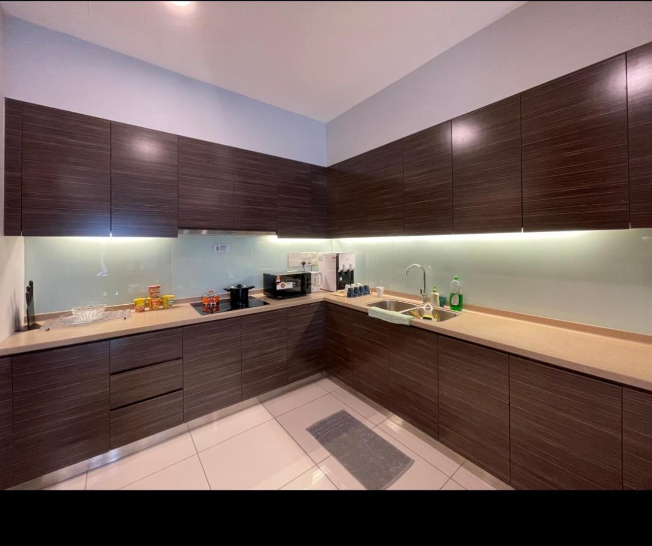 Lux 3BR max 16pax Suite Puteri Habour sea view near Legoland photo 6