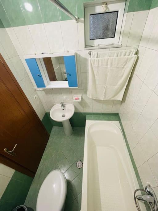 Aleksander’s New and spacious Apartment in Saranda