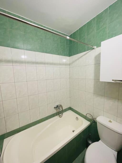 Aleksander’s New and spacious Apartment in Saranda
